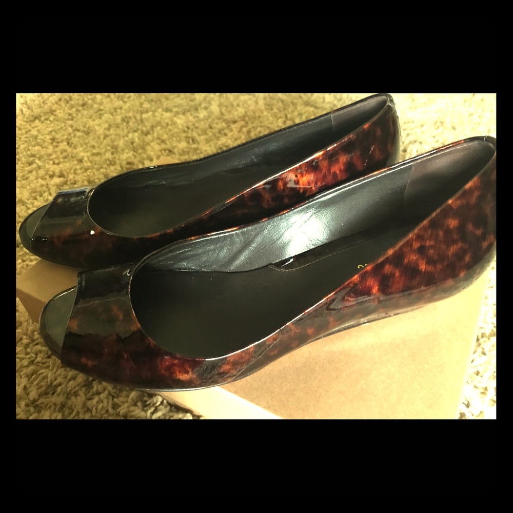 cole haan tortoise wedges size 6